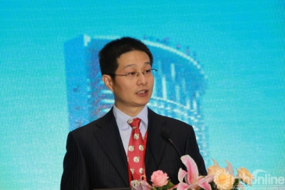 许伟华教授主持开幕式邵增务教授介绍参会嘉宾本次会议分设关节,脊柱