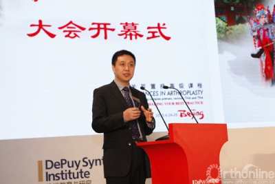 开幕式上,大会主席,北京积水潭医院矫形骨科主任周一新教授,引用乾隆