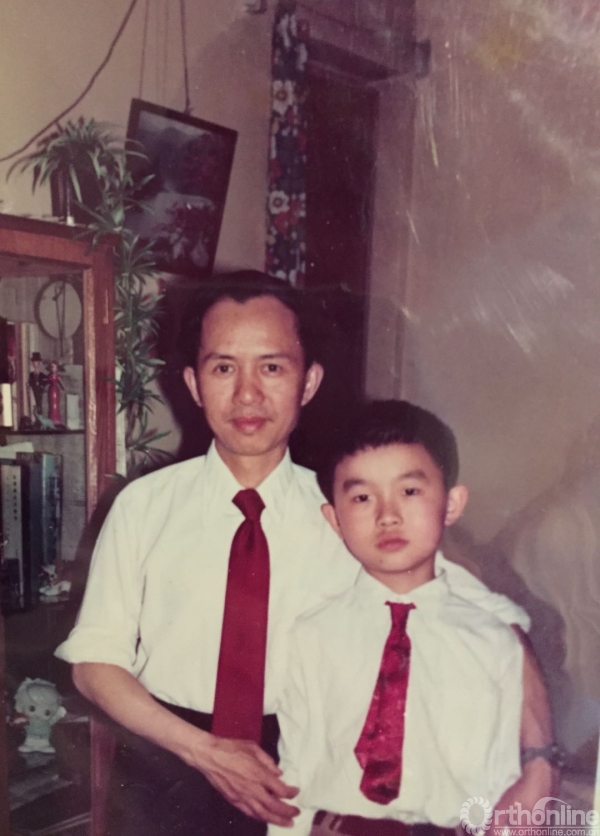 作者少年时与父亲.jpg