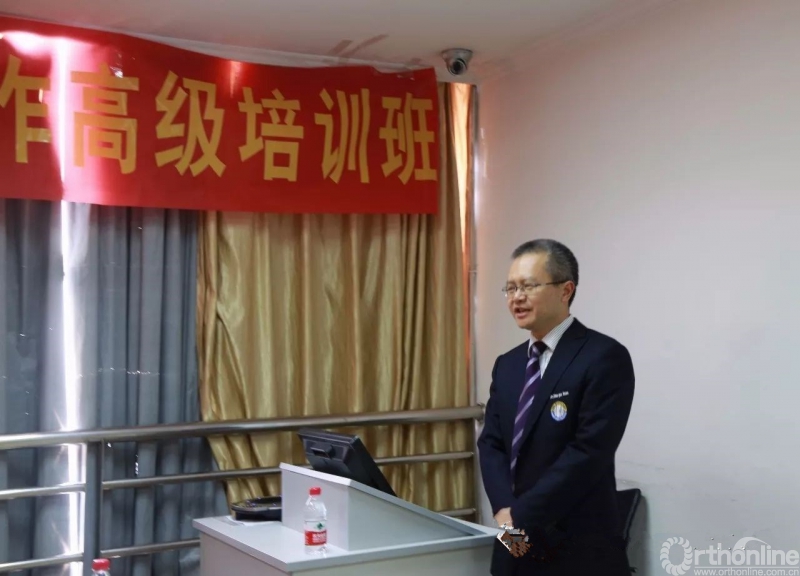段小军教授理论讲解陈伟教授理论讲解杨鹏飞博士主持会议学员观看4台