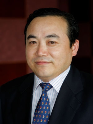 袁文 主任医师,教授,第二军医大学附属长征医院骨科医院院长,脊柱外科