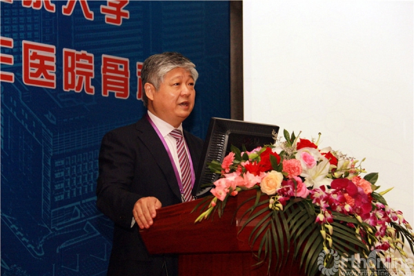 随后孙宇教授讲述了相邻节段退变与疾病——循证医学数据,周方教授