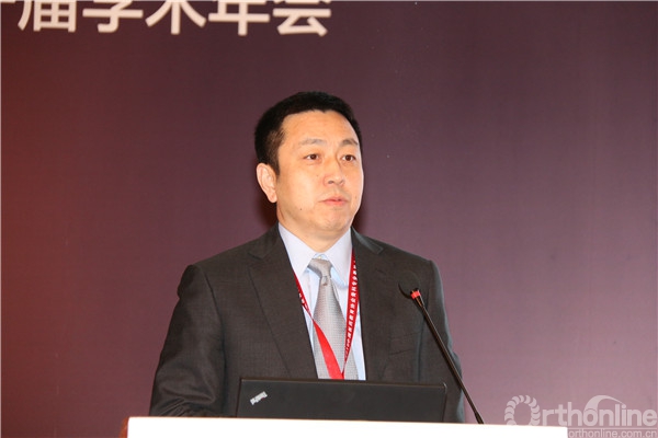 开幕式上,裴福兴教授,黄迅悟教授,史建刚教授,禹宝庆教授就骨科领域