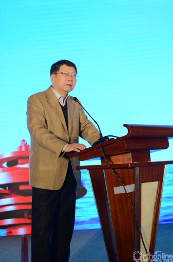 山东大学齐鲁医院院长李新钢教授为大会致辞中国医师协会骨科医师分会