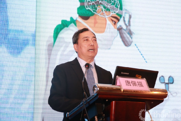 唐佩福教授授课唐佩福教授在《创伤骨科与智能手术》的报告中强调,tja