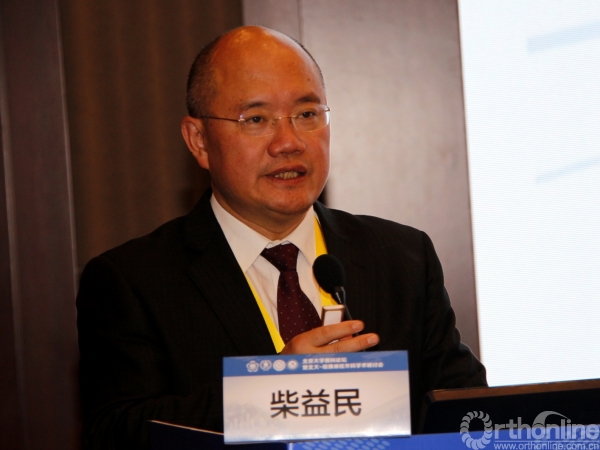 梁向党教授,吴克俭教授担任主持会议现场周方教授对会议进行了总结