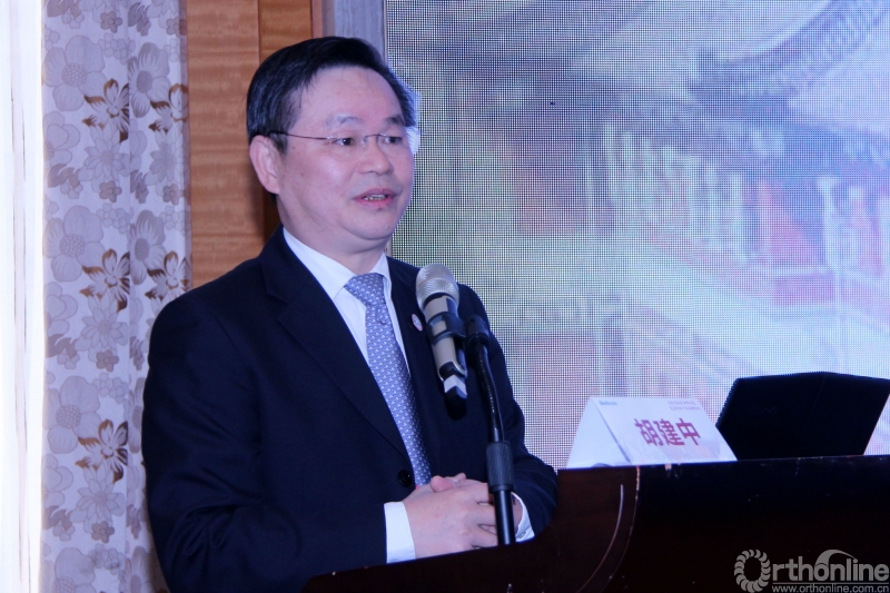 大会特邀嘉宾,南京大学医学院附属鼓楼医院邱勇教授在开幕式致辞中