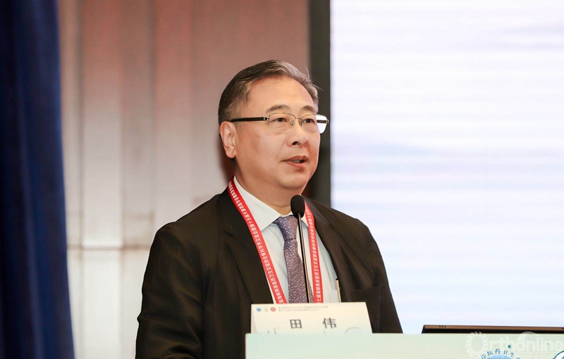 王岩教授回顾了海峡两岸的骨科前辈们为骨科事业发展做出巨大贡献的