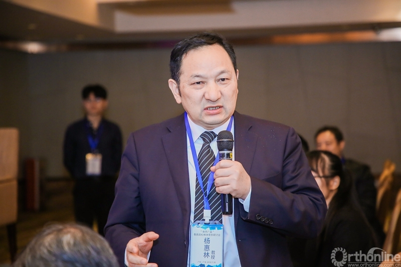 长和张丹护士长认真聆听专家发言现场讨论热烈马向阳教授,徐义春教授