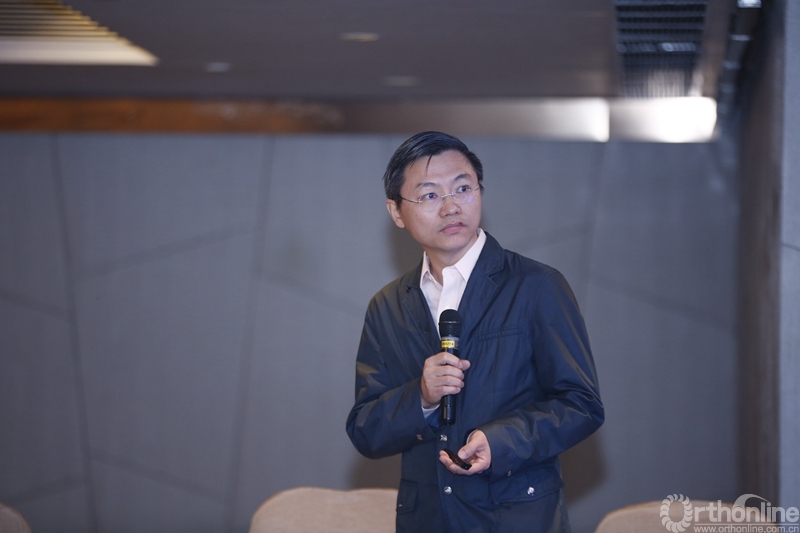 教授,王智运教授,刘志祥教授和张顺聪教授进行热烈讨论会场气氛热烈