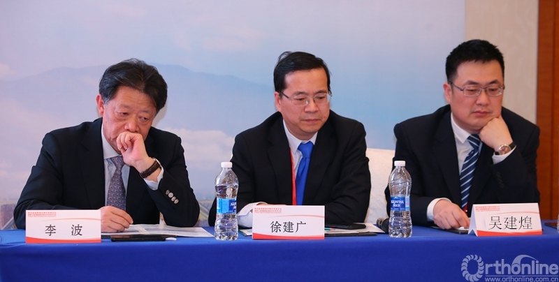 中南大学湘雅医院吴建煌教授(右)及上海交大第六人民医院徐建广教授