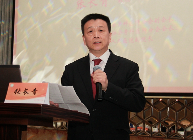 谭鸣秘书长主持开幕式三位名誉会长向主任委员及副主任委员颁发证书