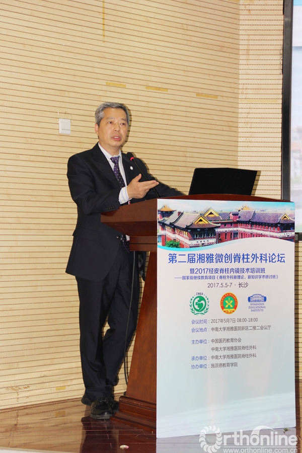 脊柱外科主任张宏其教授主持会议刘少华博士与段春岳博士 workshop