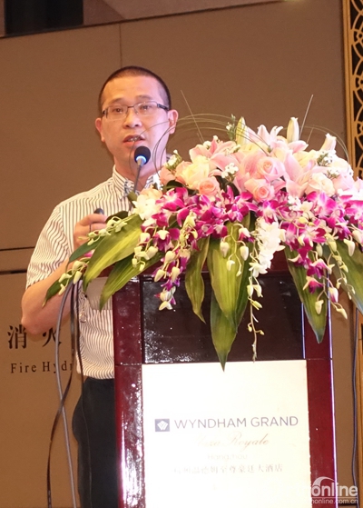 李方财教授演讲李方财教授以"腰椎侧前路微创融合的适应证及手术技巧"