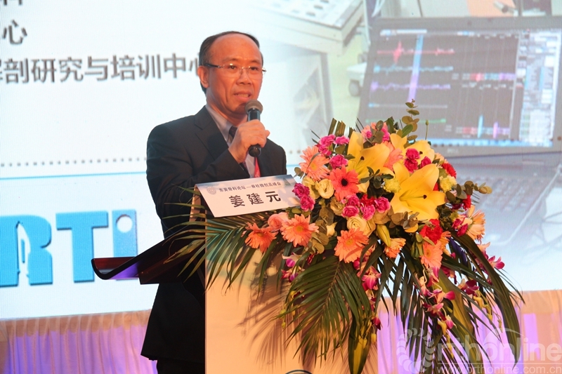 姜建元教授作报告宋跃明教授作报告讲者风采张英泽院士作了以骨科大